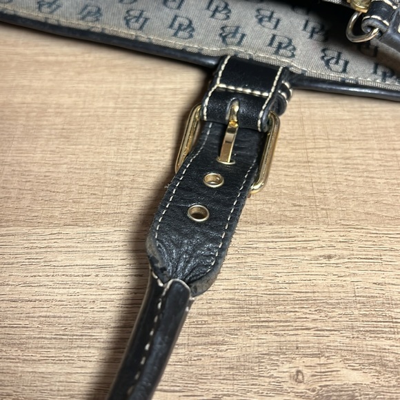 Dooney and Bourke signature shoulder bag - Picture 12 of 17
